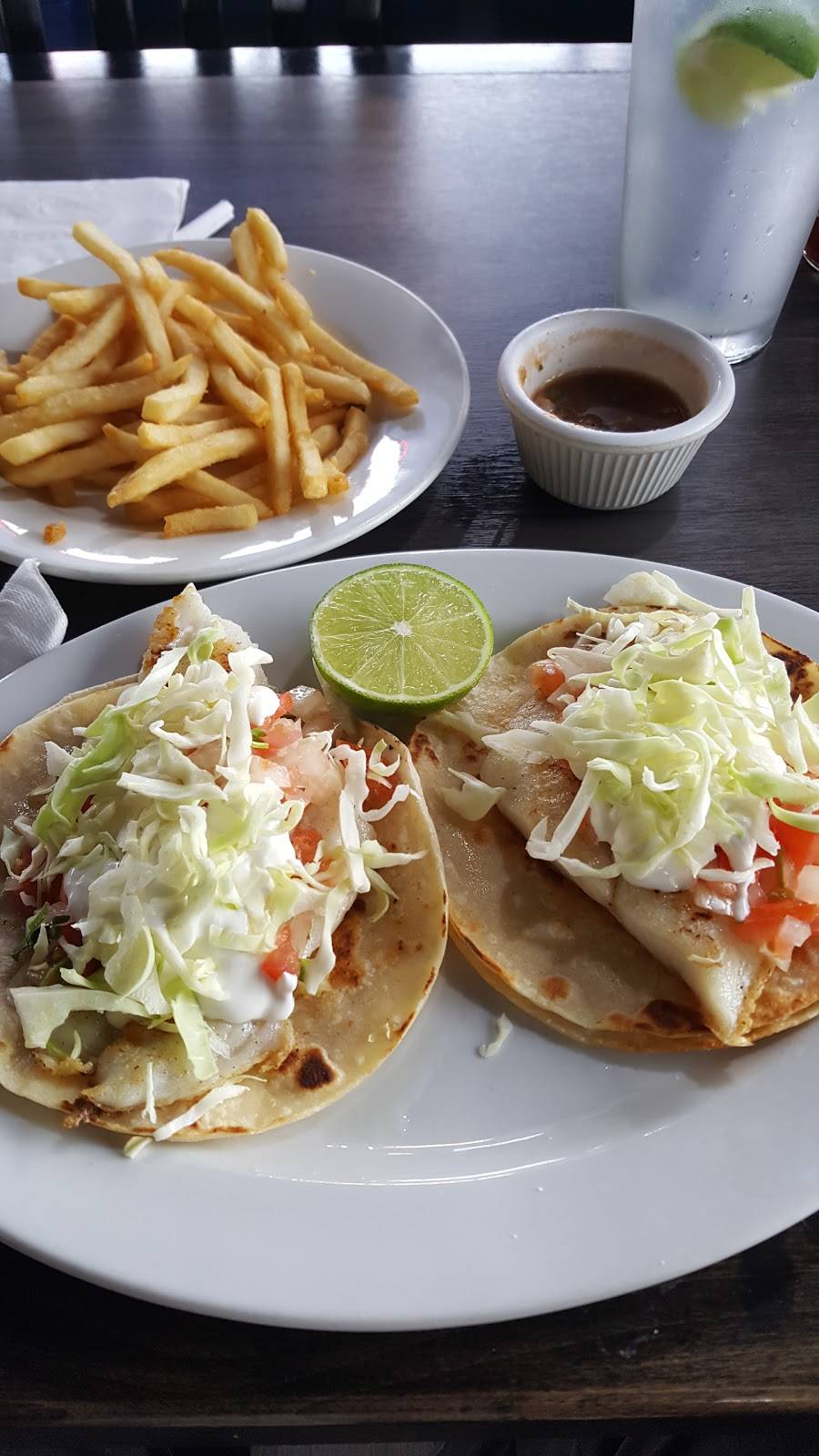 7 Mares Family Restaurant | restaurant | 12215 Paramount Blvd, Downey, CA 90242, USA | 5629233704 OR +1 562-923-3704