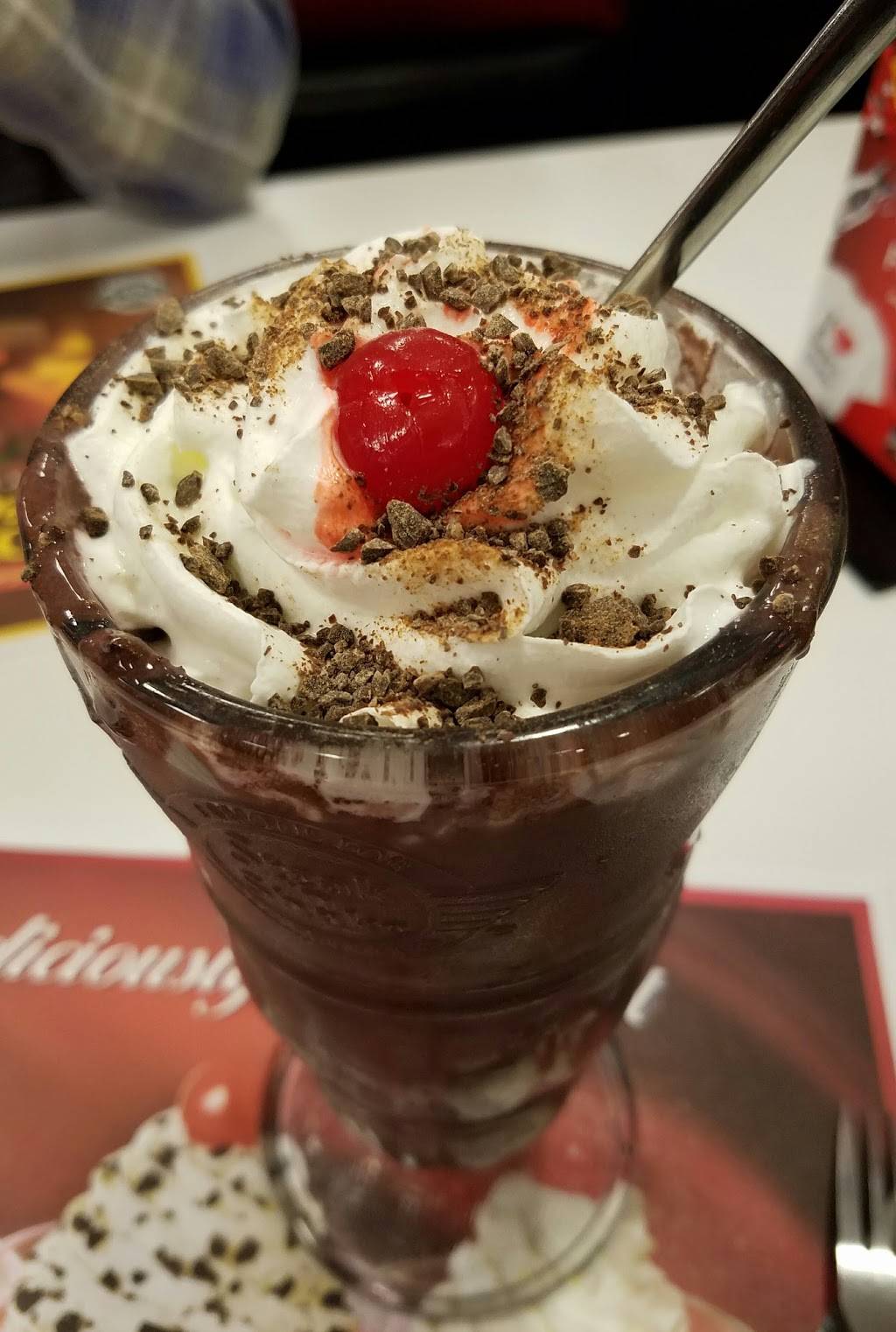 Steak n Shake | restaurant | 540 E Edgewood Blvd, Lansing, MI 48911, USA | 5172723038 OR +1 517-272-3038