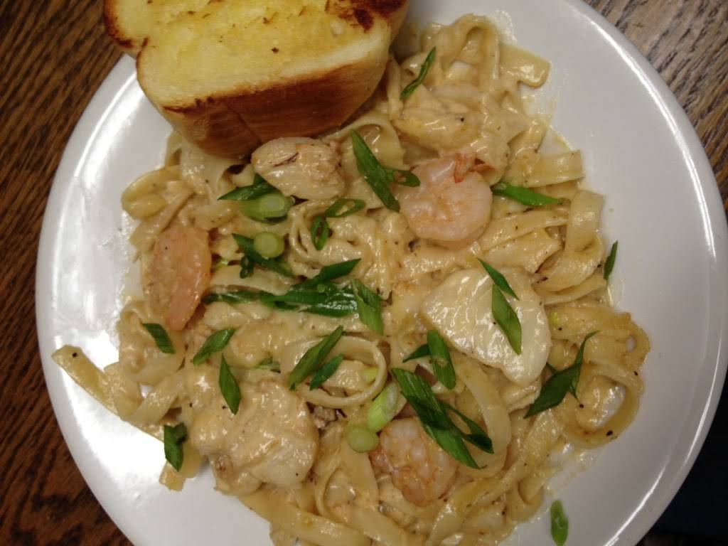 Wooden Nickel Pub & Eateries | restaurant | 1610 Pine St, Silverton, OR 97381, USA | 5038739979 OR +1 503-873-9979