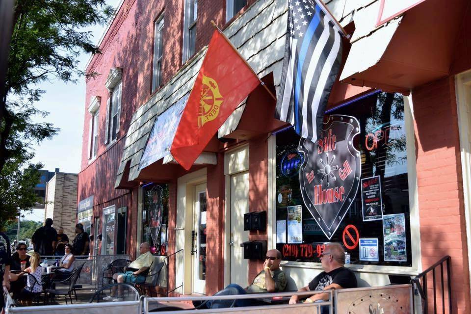 Safe House Bar & Grill | restaurant | 101 S Court St, Crown Point, IN 46307, USA | 2197799307 OR +1 219-779-9307