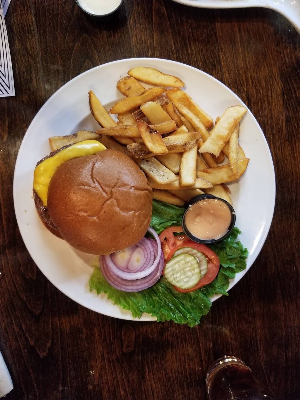 Hooleys Public House | restaurant | 2955 Jamacha Road, El Cajon, CA 92019, USA | 6196707468 OR +1 619-670-7468