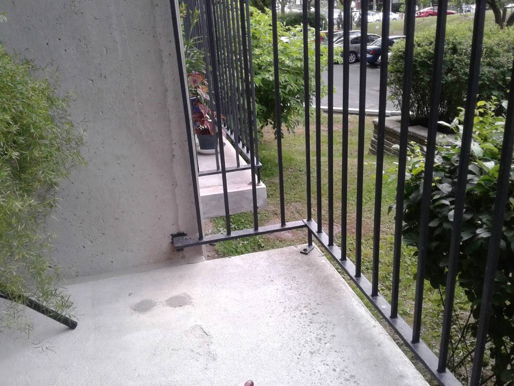 Restaurant Claire De Lune | restaurant | 10449 Bd Gouin O, Roxboro, QC H8Y 1W9, Canada | 5145423006 OR +1 514-542-3006