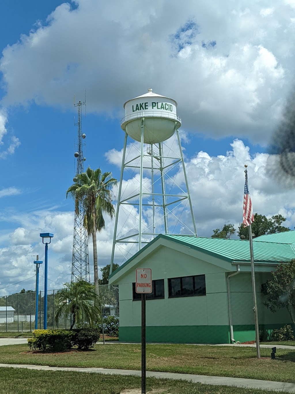 Mamas Place | restaurant | 300 W Interlake Blvd Unit #2, Lake Placid, FL 33852, USA | 8635312056 OR +1 863-531-2056