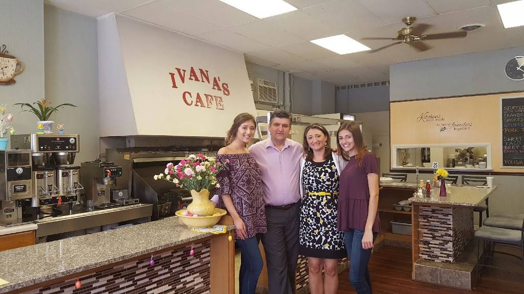 Ivanas Cafe | restaurant | 12 W Main St, Plano, IL 60545, USA | 6304298127 OR +1 630-429-8127