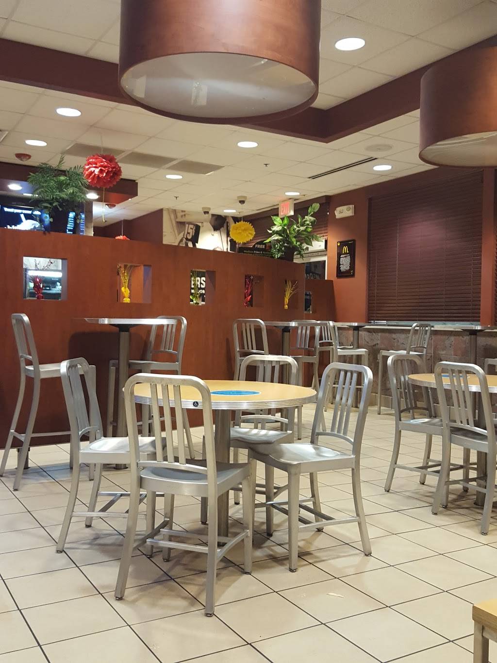 McDonalds | cafe | 7011 N Litchfield Rd, Glendale, AZ 85307, USA | 6239351345 OR +1 623-935-1345