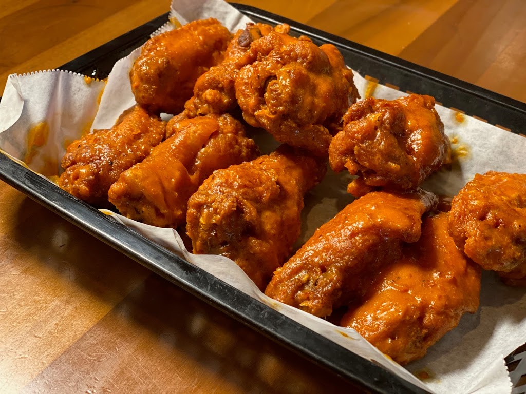Wing Run | restaurant | 324 S Racine Ave, Chicago, IL 60607, USA | 3123748915 OR +1 312-374-8915