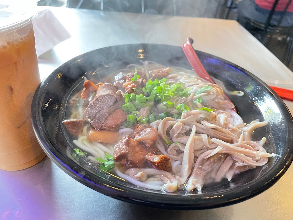 King Noodle | restaurant | 615 S King St, Seattle, WA 98104, USA | 2067489168 OR +1 206-748-9168