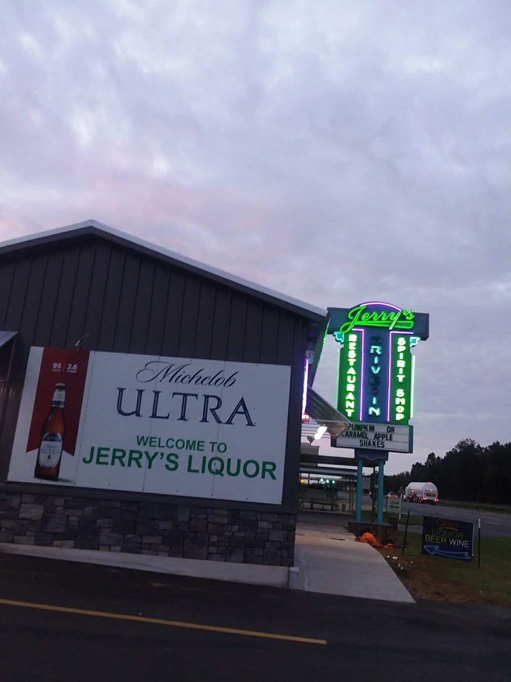 Jerrys Drive In Liquor | restaurant | 1200 S Constitution Ave, Ashdown, AR 71822, USA | 8708984695 OR +1 870-898-4695