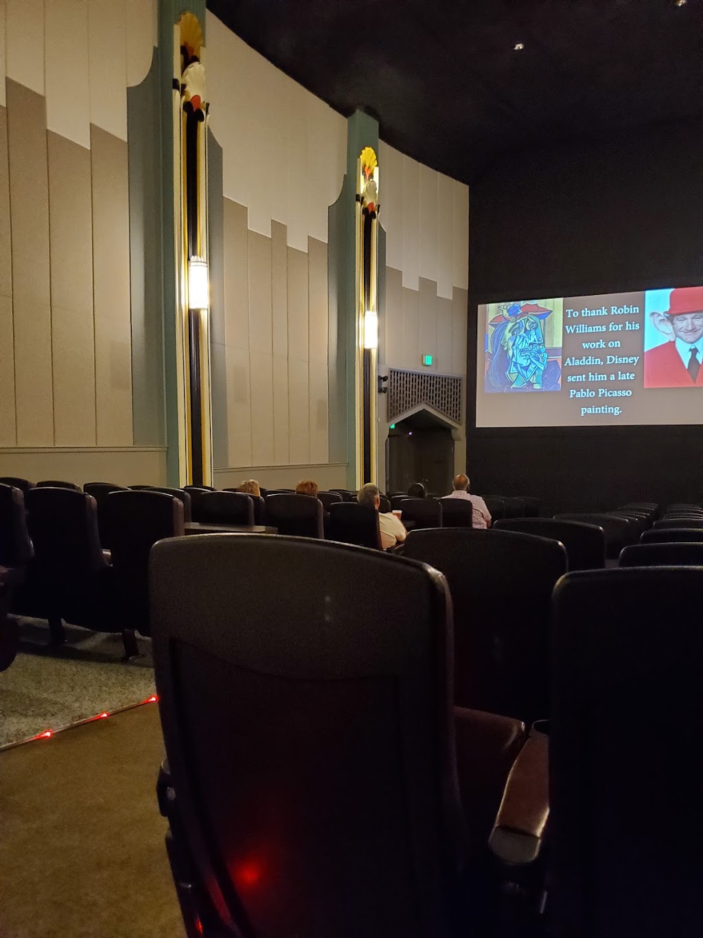 Brokaw Movie House | restaurant | 200 N Public Square, Angola, IN 46703, USA | 2603190849 OR +1 260-319-0849