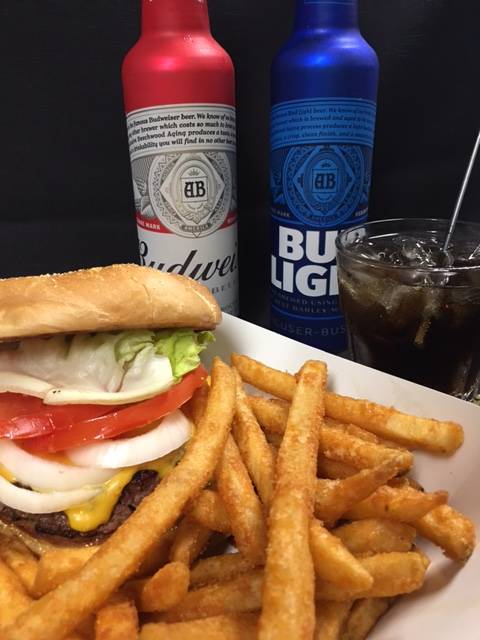 MDs Sports Bar & Grill | restaurant | 7719 N University St, Peoria, IL 61614, USA | 3096912025 OR +1 309-691-2025