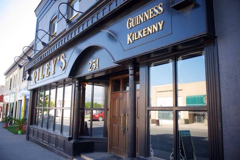 Rileys Pub | restaurant | 251 George St N, Peterborough, ON K9J 3G9, Canada | 7057500375 OR +1 705-750-0375