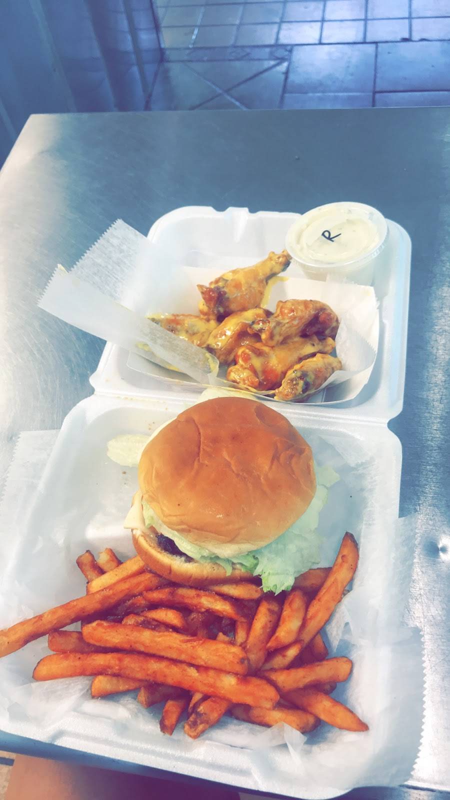 Hannah Banana’s | restaurant | 4204 15th St, Gulfport, MS 39501, USA | 2282235034 OR +1 228-223-5034