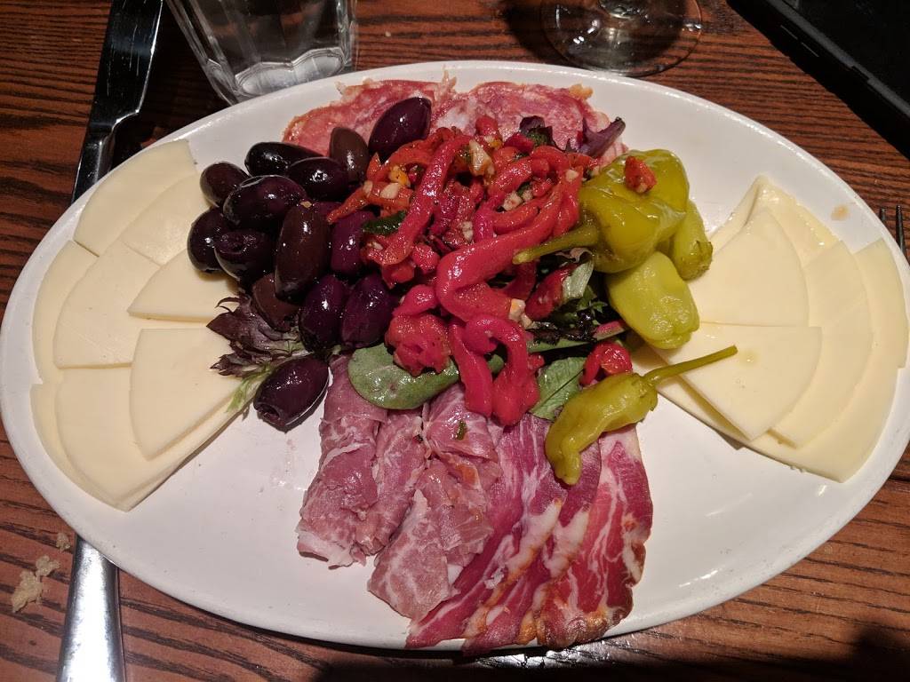 Frankies Italian Restaurant | restaurant | 1131 N Dupont Hwy, Dover, DE 19901, USA | 3028573775 OR +1 302-857-3775