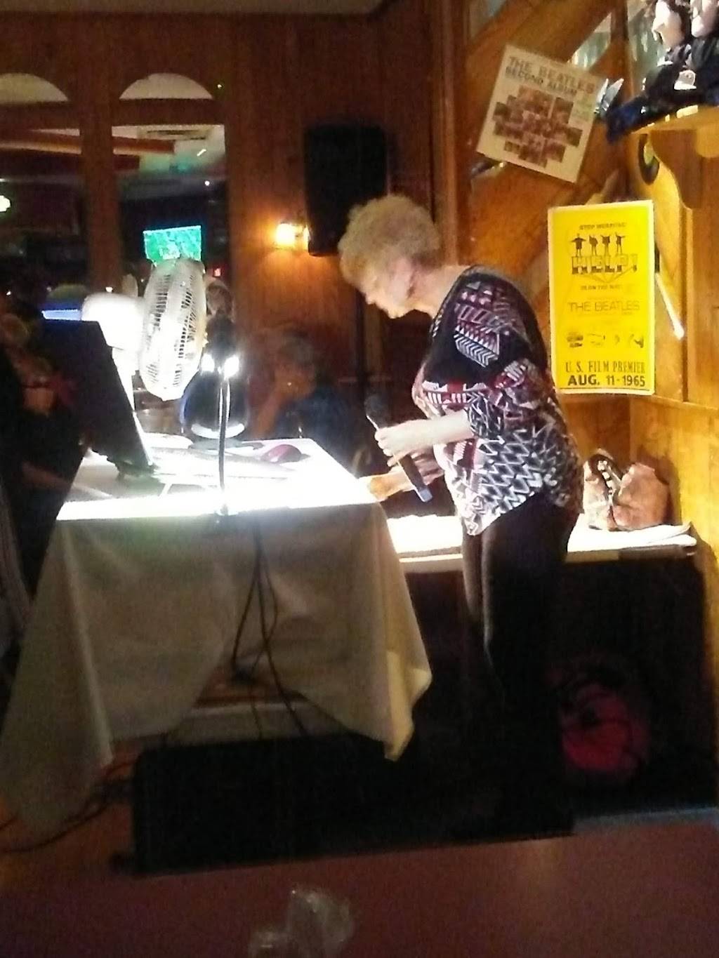 Dee Dees Tavern | restaurant | 647 Watervliet Shaker Rd, Latham, NY 12110, USA | 5187854410 OR +1 518-785-4410