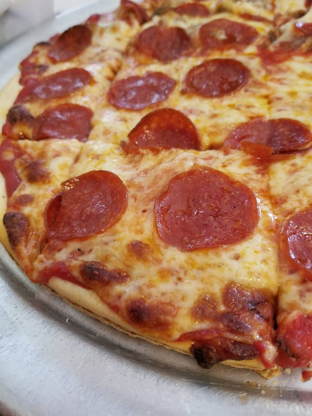 Dimaggio Pizza | restaurant | 108 E Market St, Christopher, IL 62822, USA | 6187247877 OR +1 618-724-7877