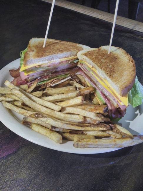 Alehouse Grill | restaurant | 1234 N Main St, Bowling Green, OH 43402, USA | 4193520020 OR +1 419-352-0020