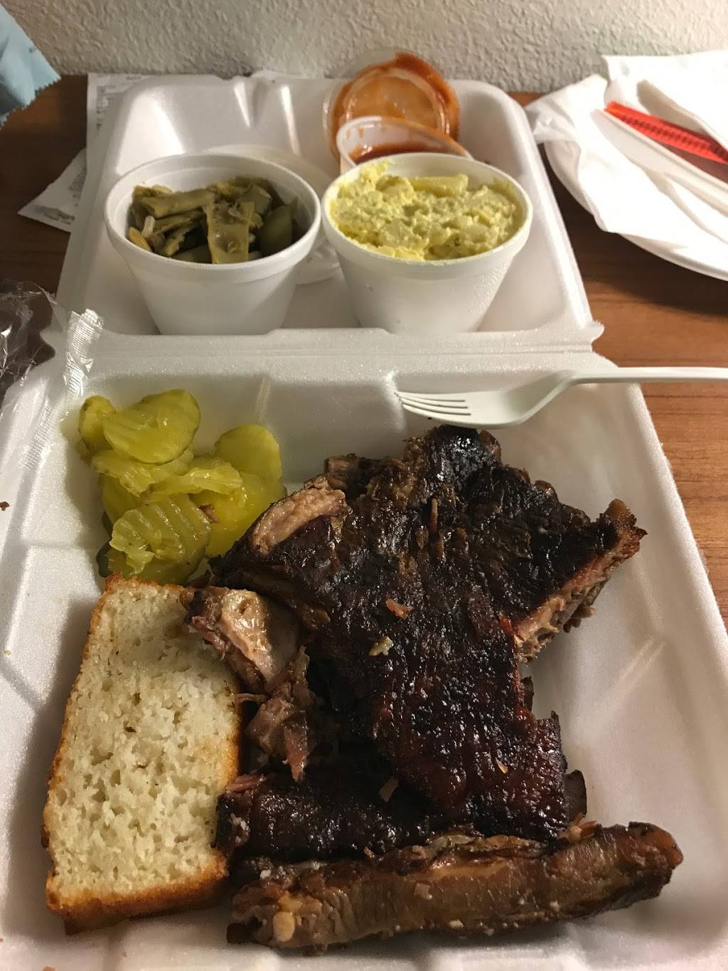 Whitts Barbecue | restaurant | 2424 2629 Lebanon Rd, Nashville, TN 37214, USA | 6158836907 OR +1 615-883-6907