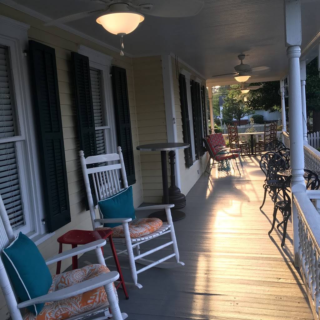 Dupree House | restaurant | 709 S 3rd St, Smithfield, NC 27577, USA | 9199899909 OR +1 919-989-9909