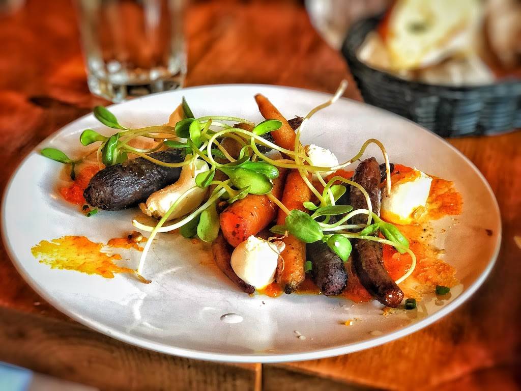 Pub Le Charlotte | restaurant | 109 Rue Lansdowne, Saint-Bruno-de-Montarville, QC J3V 5N1, Canada | 4506901550 OR +1 450-690-1550