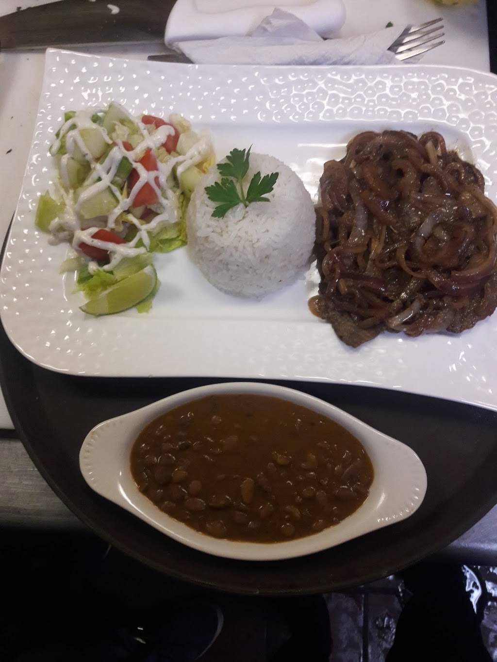 Loueys COCINA And Bar Restaurante Dominicano Y Centro America | restaurant | 200 N Haven St, Baltimore, MD 21224, USA | 4439538682 OR +1 443-953-8682