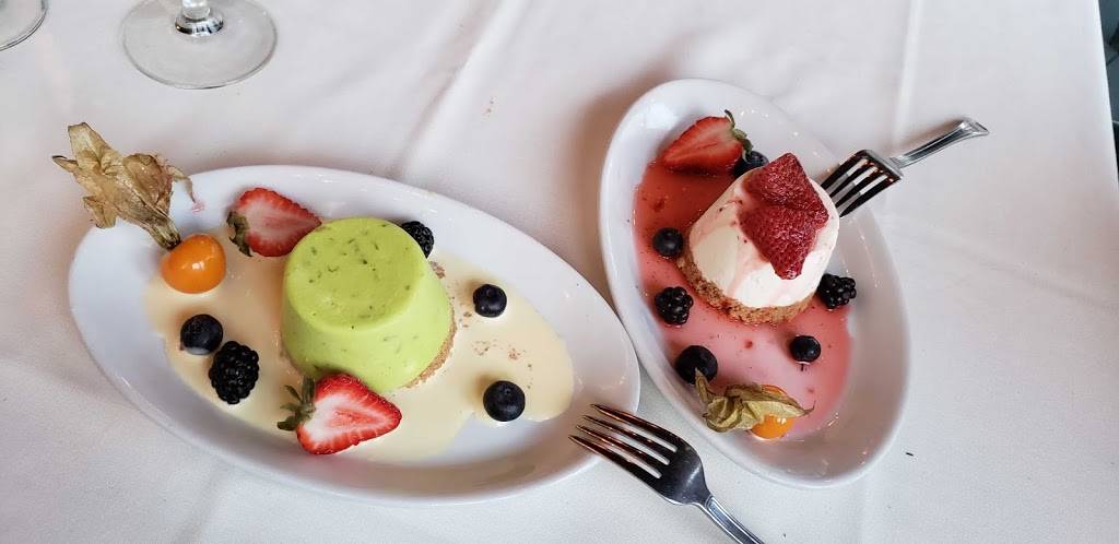 le Charleville | restaurant | 197 Avenue Saint-Charles, Vaudreuil-Dorion, QC J7V 2L4, Canada | 4504242990 OR +1 450-424-2990