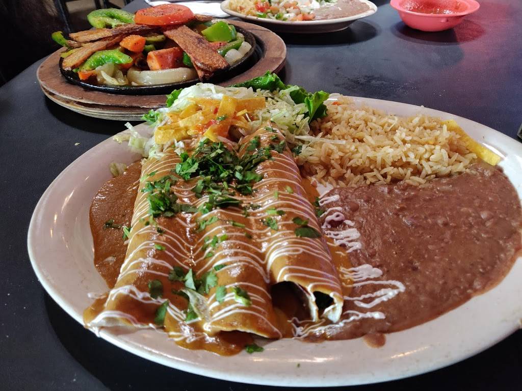 Pepes & Mitos | restaurant | 2911 Elm St, Dallas, TX 75226, USA | 2147411901 OR +1 214-741-1901