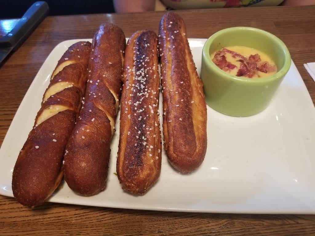 TGI Fridays | restaurant | 11705 W Hillsborough Ave, Tampa, FL 33635, USA | 8138916496 OR +1 813-891-6496