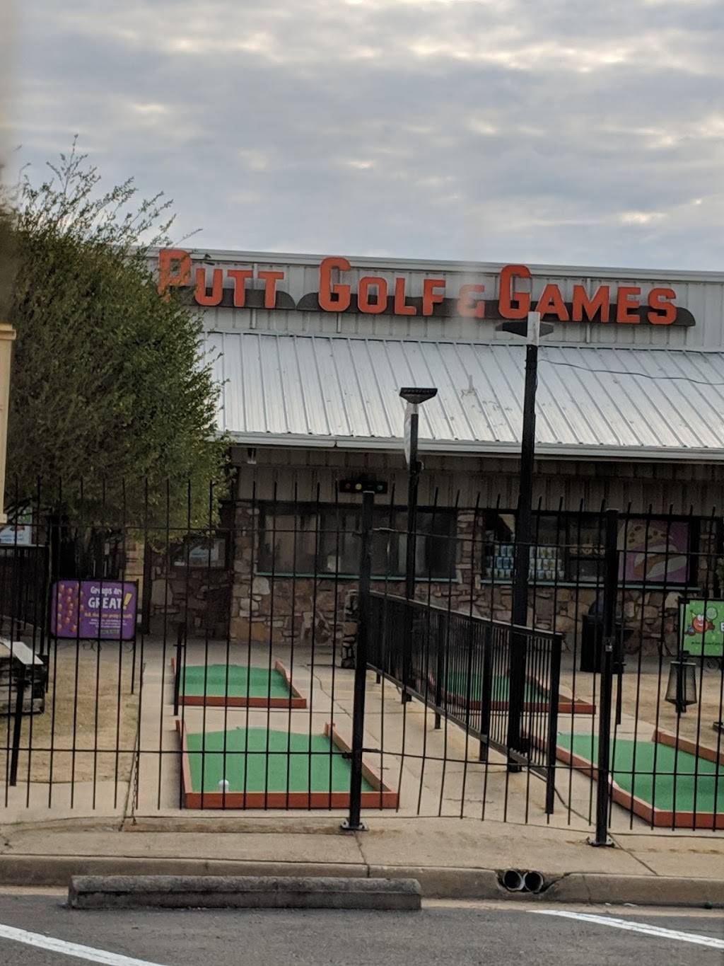 Hardees | restaurant | 7917 Midlothian Turnpike, Richmond, VA 23235, USA | 8043200303 OR +1 804-320-0303