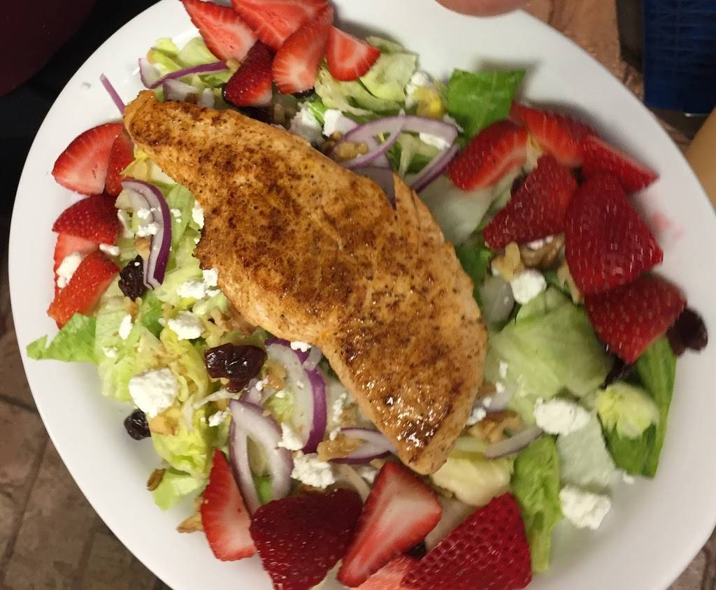 Suzie’s Grill Cafe | restaurant | 150 Ouellette Pl #120, Windsor, ON N8X 1L9, Canada | 5199690006 OR +1 519-969-0006