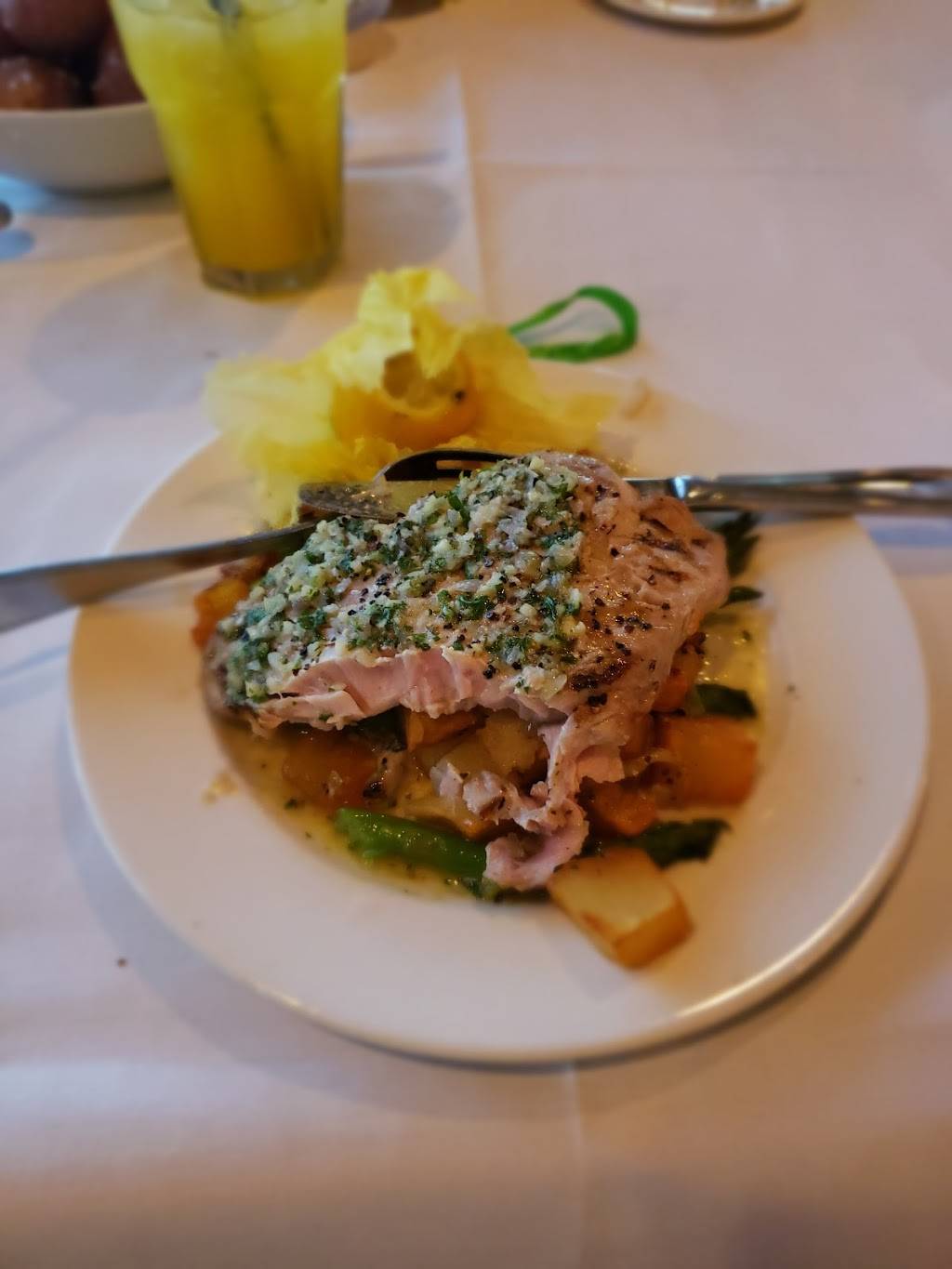 Desi Vega’s Seafood and Prime Steaks | restaurant | 111 Veterans Blvd #150, Metairie, LA 70005, USA | 5042932490 OR +1 504-293-2490