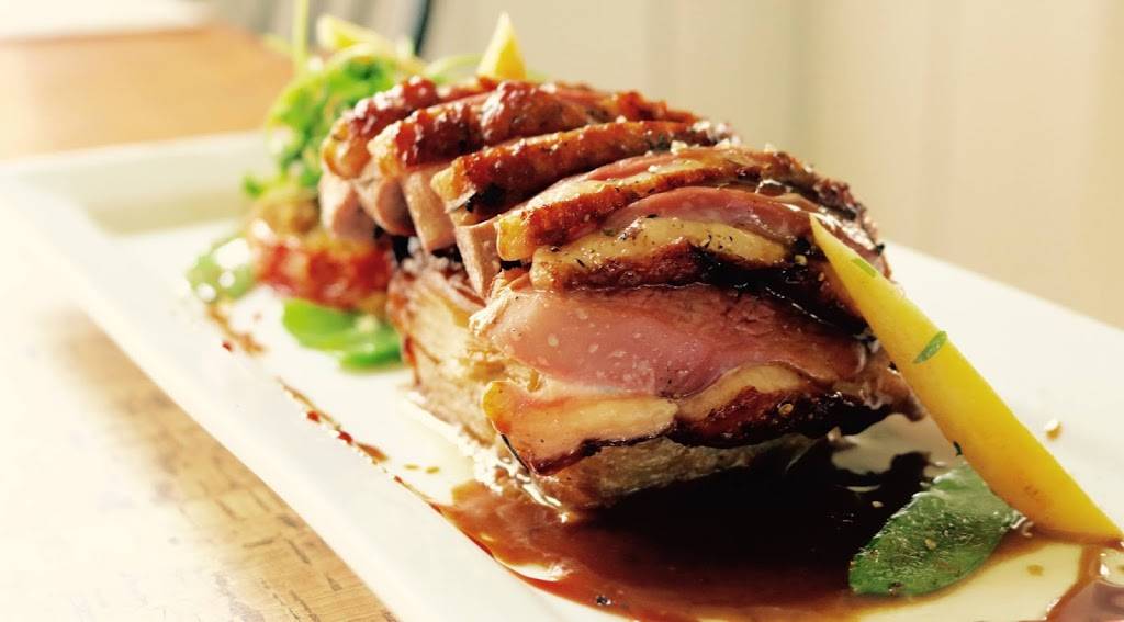 Restaurant Au Galop | restaurant | 100 Chemin de Laprairie, Bromont, QC J2L 2N6, Canada | 4503302882 OR +1 450-330-2882