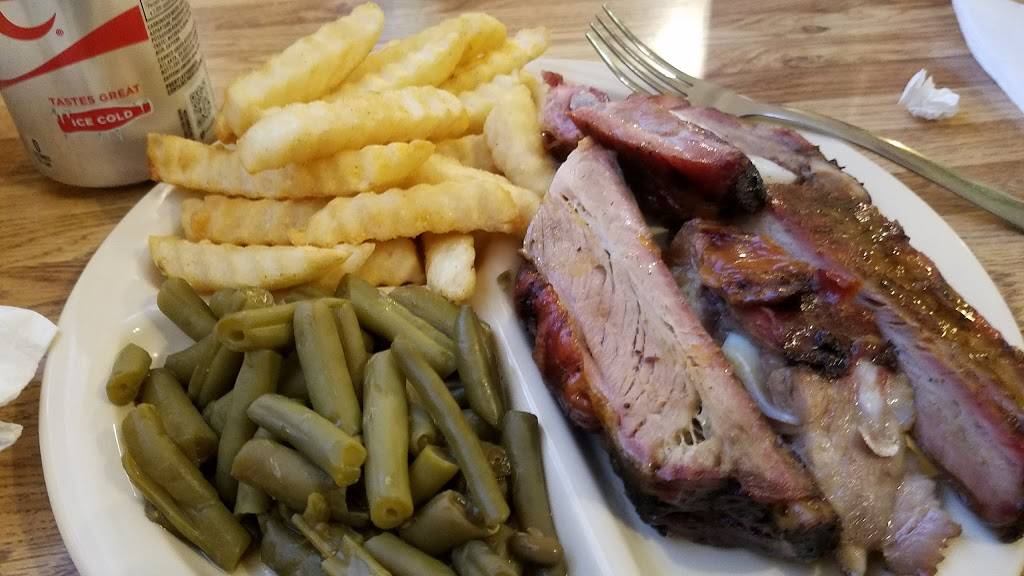 Dennis Barbeque | restaurant | 3639 San Sebastian Dr, Hephzibah, GA 30815, USA | 7067905477 OR +1 706-790-5477