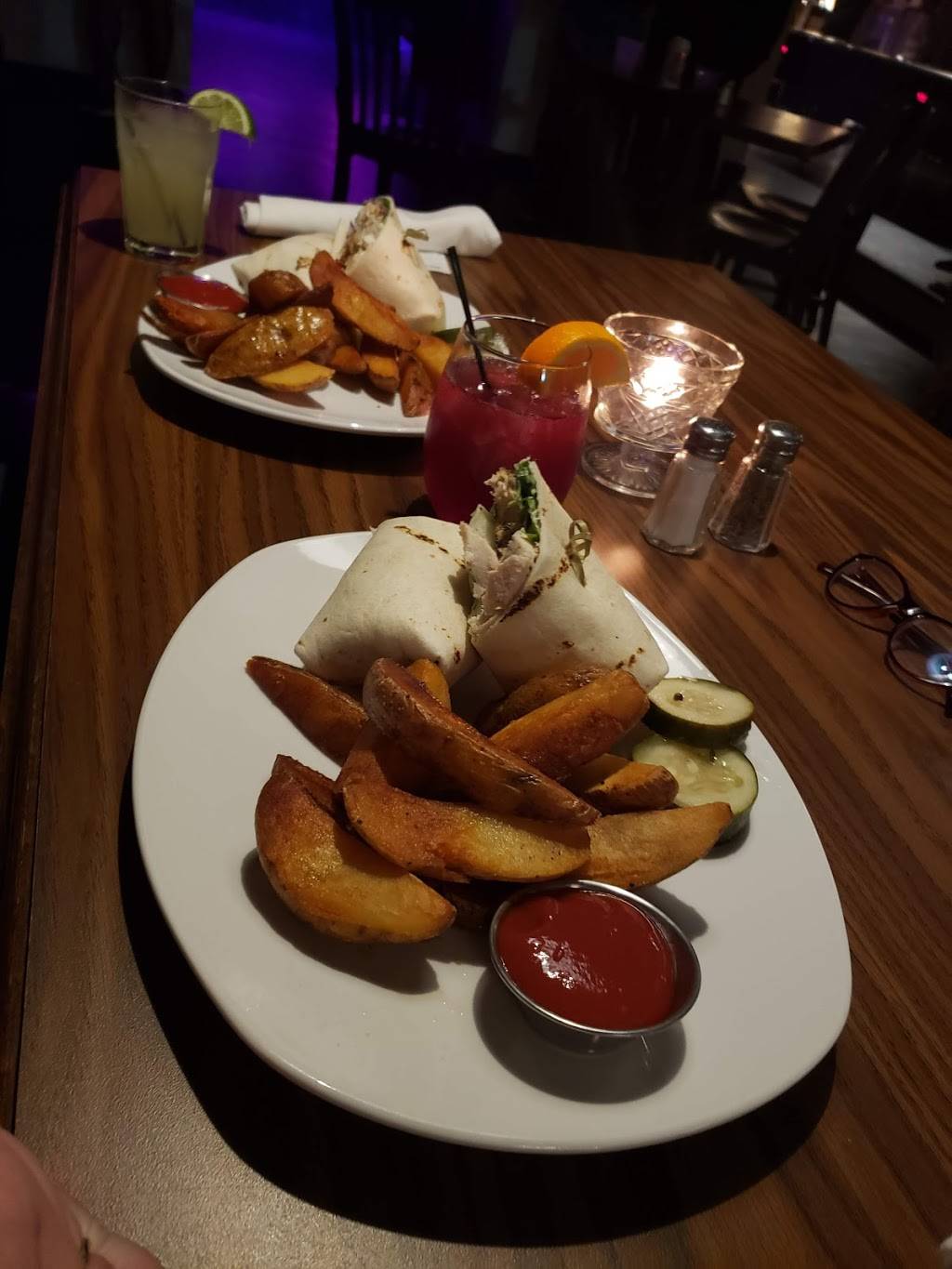 Parlor Bar & Kitchen | restaurant | 200 Broadway, Newport, RI 02840, USA | 4018489081 OR +1 401-848-9081