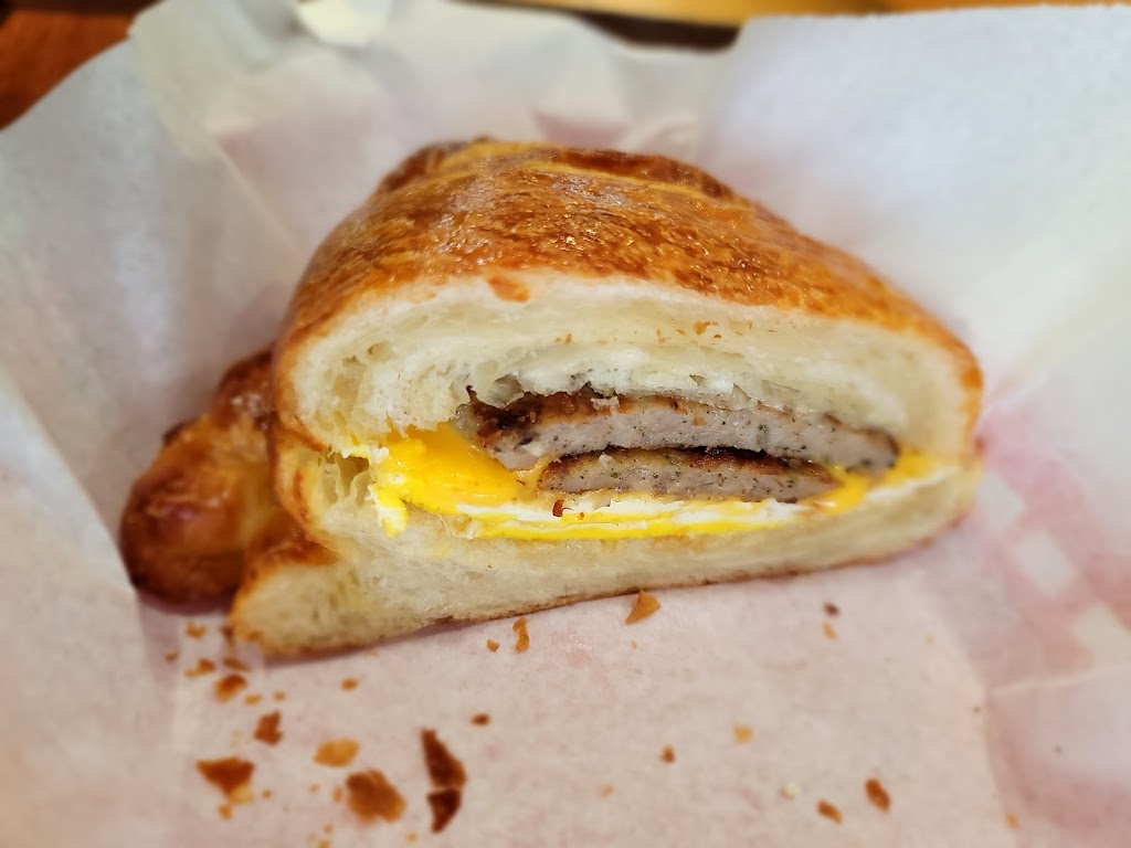 Luckys Bakery & Cafe | restaurant | 2666 Geneva Ave, Daly City, CA 94014, USA | 4154683172 OR +1 415-468-3172