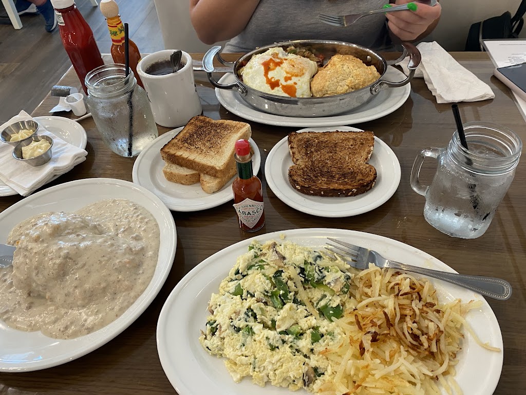 The Southern Kitchen | restaurant | 818 E Kensington Rd, Arlington Heights, IL 60004, USA | 2247353277 OR +1 224-735-3277