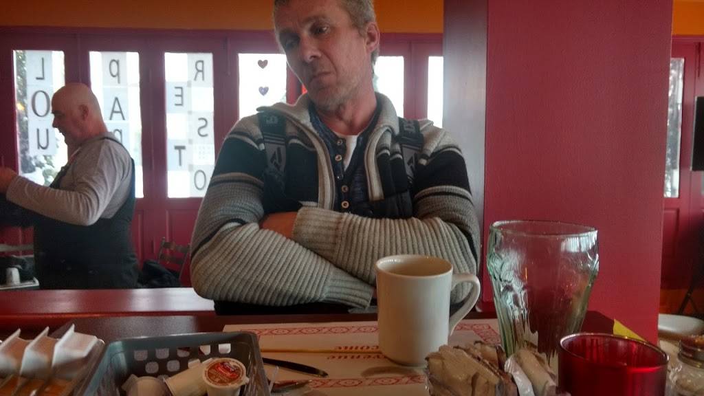 Aux Portes | restaurant | 1221 Rue Saint-Paul, Farnham, QC J2N 2L2, Canada | 4502931104 OR +1 450-293-1104