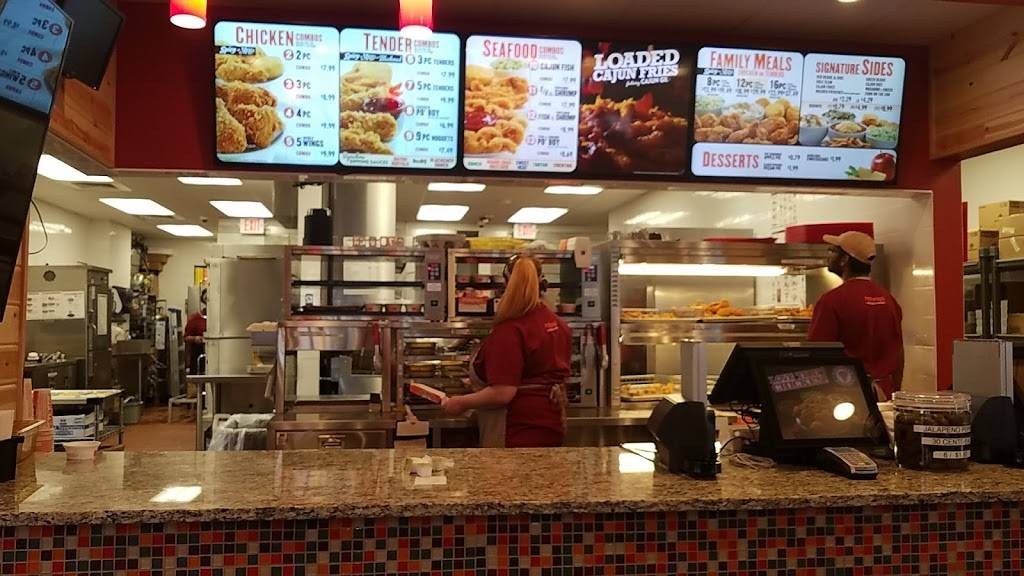 Popeyes Louisiana Kitchen | restaurant | 141 Daniel Webster Hwy, Nashua, NH 03060, USA | 6039435197 OR +1 603-943-5197