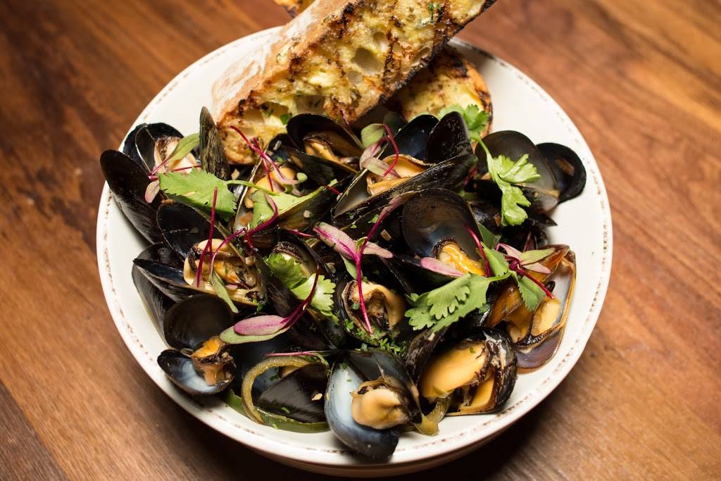 Angry Pig Tavern | restaurant | 2039 W North Ave, Chicago, IL 60647, USA | 7736879795 OR +1 773-687-9795