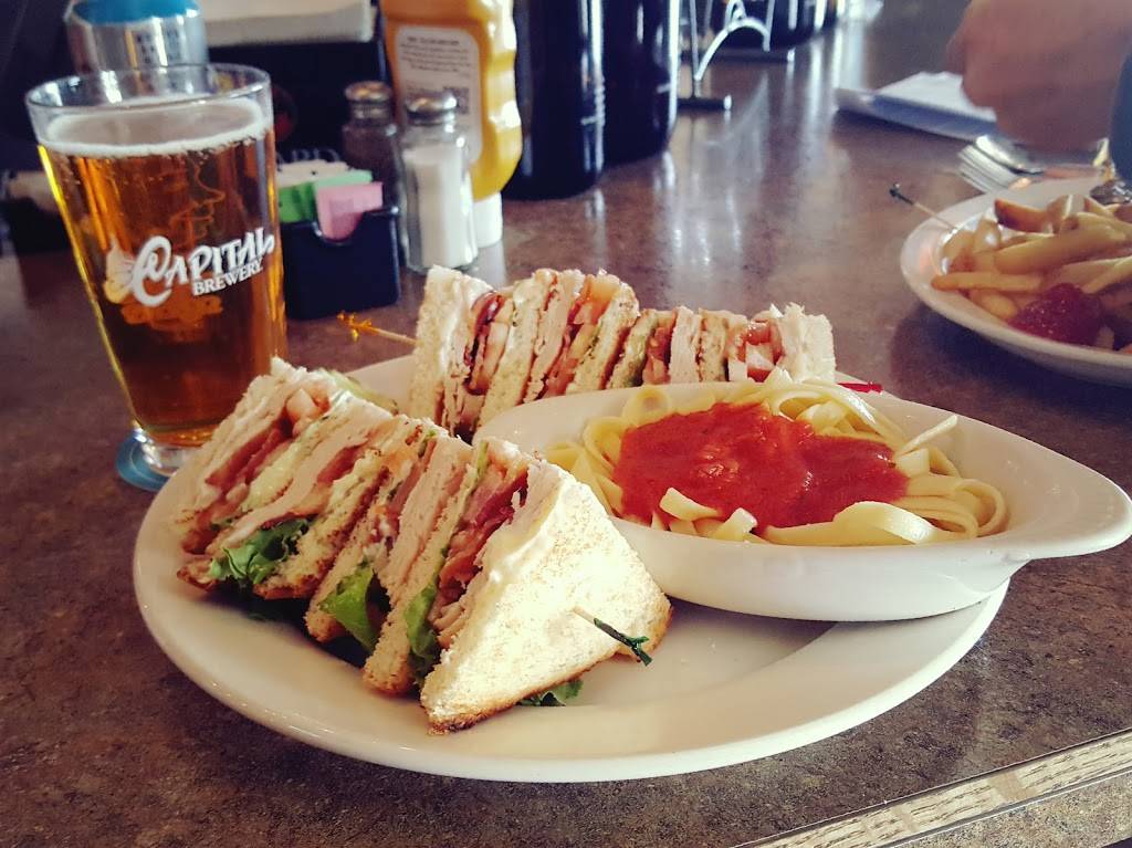 Ervs Mug | restaurant | 130 W Ryan Rd, Oak Creek, WI 53154, USA | 4147625010 OR +1 414-762-5010