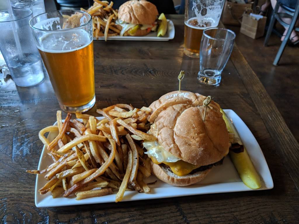 50/50 Taphouse | restaurant | 29 W Cork St, Winchester, VA 22601, USA | 5407734986 OR +1 540-773-4986