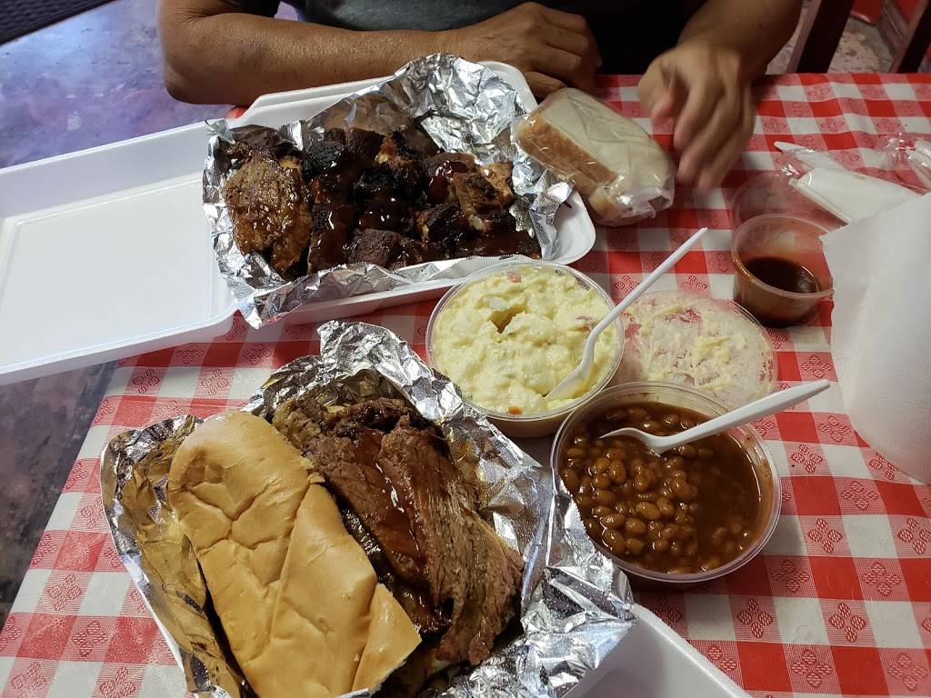 Robert Earls BBQ | restaurant | 703 E Artesia Blvd, Long Beach, CA 90805, USA | 5627261116 OR +1 562-726-1116