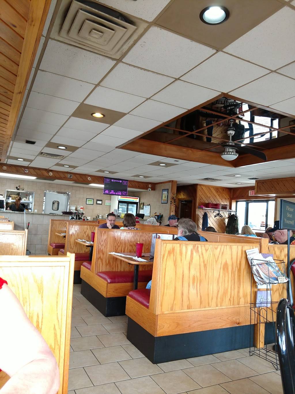 Roosters Coney Island | restaurant | 820 W Argyle St, Jackson, MI 49202, USA | 5177800970 OR +1 517-780-0970