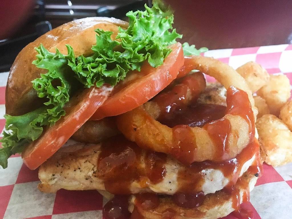 Beachcomber Bar & Grill | restaurant | 2836 Fond Du Lac Rd, Oshkosh, WI 54902, USA | 9202302836 OR +1 920-230-2836