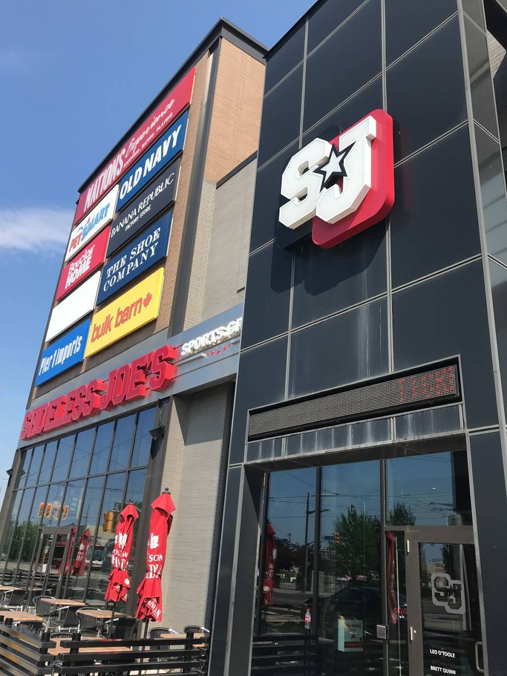 Shoeless Joes Sports Grill | restaurant | 1980 St Clair Ave W, Toronto, ON M6N 4X9, Canada | 4167668999 OR +1 416-766-8999