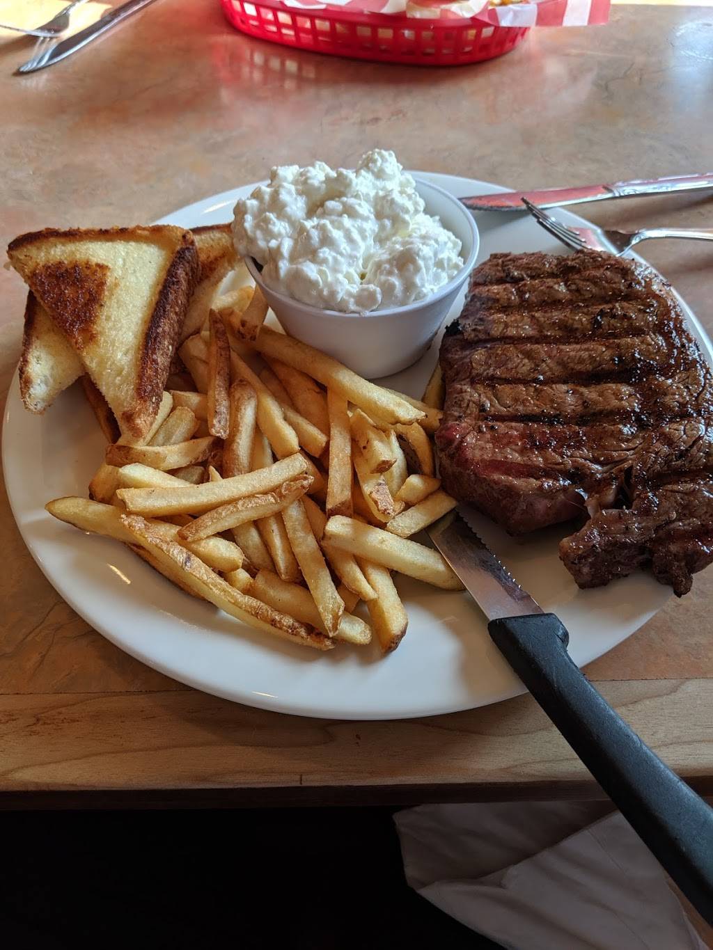 Willow River Saloon/Carbones Pizzeria | restaurant | 1106 Co Rd A, Hudson, WI 54016, USA | 7153865885 OR +1 715-386-5885