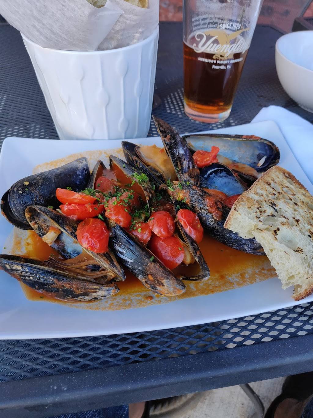 Trattoria A Vucchella & Wood Oven Pizza | restaurant | 272 Fairfield Ave, Bridgeport, CT 06604, USA | 2033832837 OR +1 203-383-2837