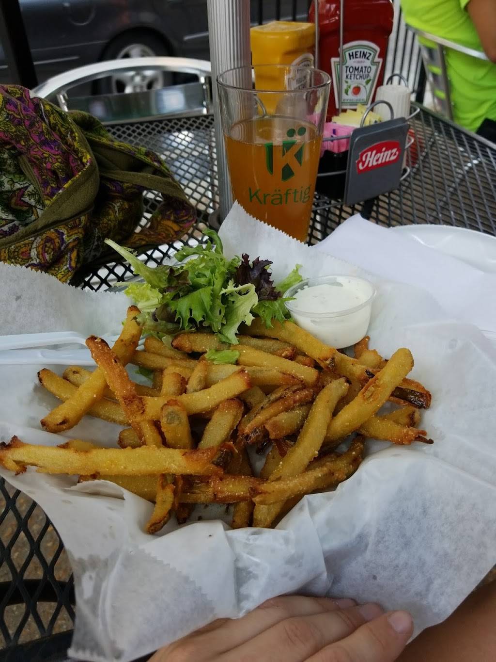 Toms Bar & Grill | restaurant | 20 S Euclid Ave, St. Louis, MO 63108, USA | 3143674900 OR +1 314-367-4900