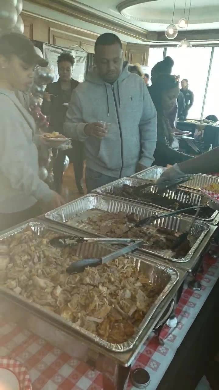 Big Daddys BBQ and Soul Food | restaurant | 2005 N 32nd St, Milwaukee, WI 53208, USA | 4147588602 OR +1 414-758-8602