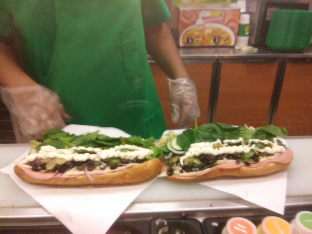 Subway | restaurant | 3737 N Main St, Houston, TX 77009, USA | 7138613533 OR +1 713-861-3533