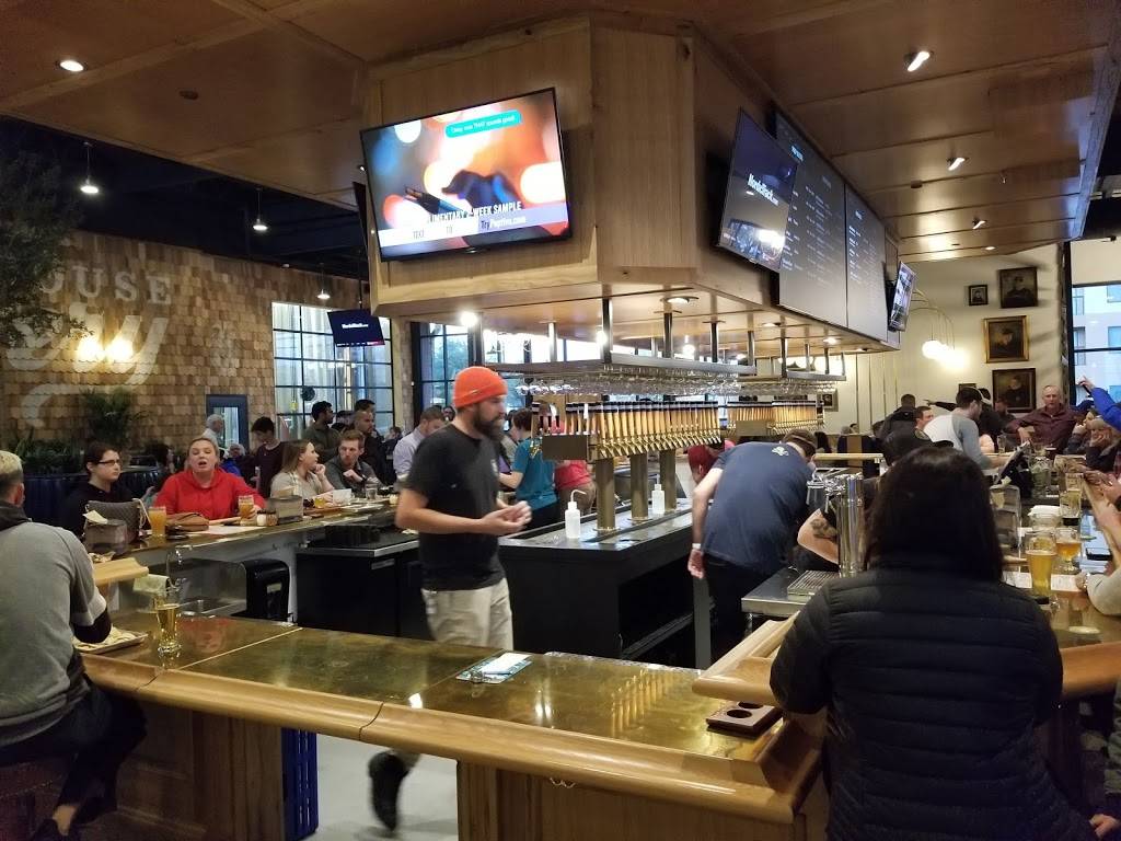 Pinthouse Pizza | restaurant | 2800 Hoppe Trail, Round Rock, TX 78681, USA | 5127170869 OR +1 512-717-0869